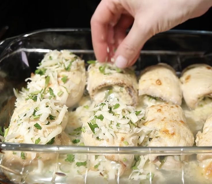 Rolled Chicken Breast, Baked Stuffed Chicken, Rolled Chicken Recipes, Chicken Filet, Chicken Roll Ups, Cheese Stuffed Chicken Breast, Chicken Breast Recipes Baked, Roll Ups Recipes, Cheese Stuffed Chicken