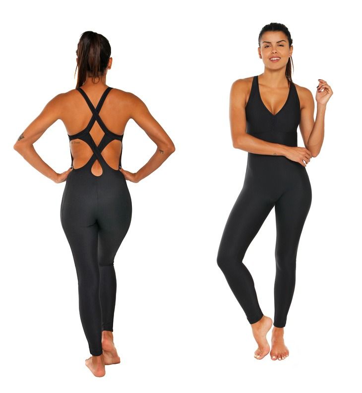 399SHave you heard of the newest trend in yoga wear? This trend is all about the adorable jumpsuits, bodysuits, unitards and leotards that are popping up everywhere, and we’re loving it! This one-piece lo is making its way through yoga studios and social media, and all types of yoga and activewear brands are jumping on … Dance Jumpsuit, Trendy Jumpsuit, Yoga Studios, Yoga Design, Yoga Gear, Yoga Exercises, All Black Looks, Types Of Yoga, Activewear Brands