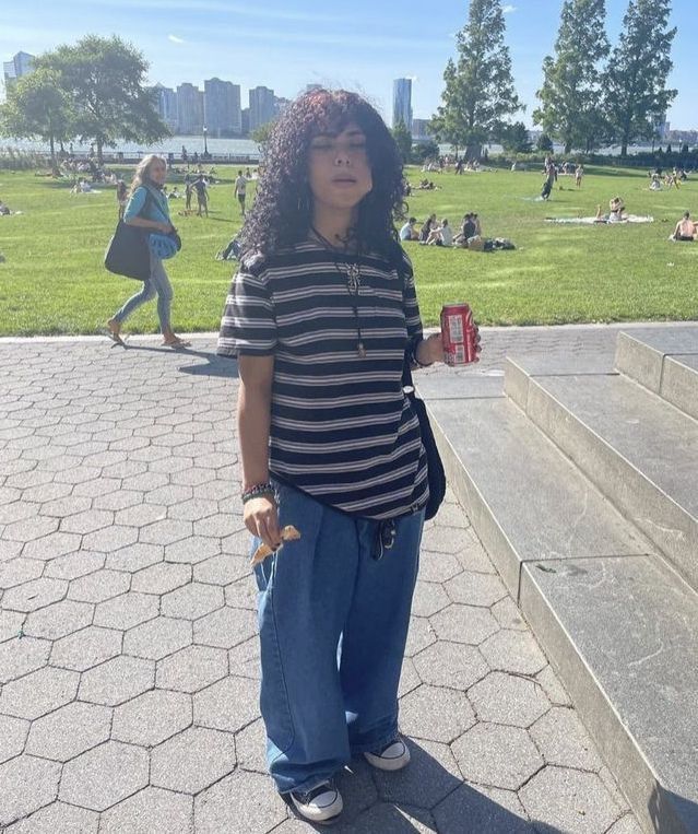 Skater 90s Outfit, 90s Skater Fashion Women, Baggy 90s Outfit, Summer Skater Outfits, Mid 90s Outfits, 90s Skater Outfits, Skater Outfits Aesthetic, Baggy 90s Skater, Hobo Outfit