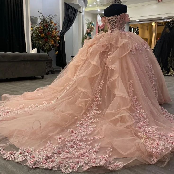 Ball Gown Sweet 16, Quinceanera Pink, Quinceanera Themes Dresses, Pink Quince, Quinceñera Dresses, Quinceanera Dresses Pink, Pretty Quinceanera Dresses, Quince Dress, Dresses Ball Gown