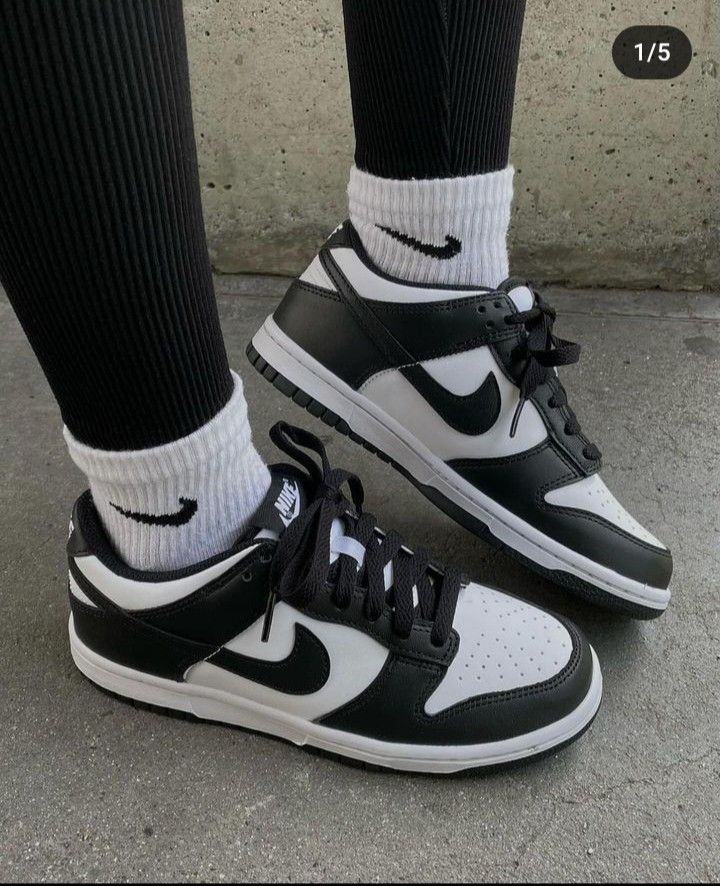 Black White Shoes Aesthetic, Nike Panda Shoes, Pandas Shoes, Nike Black And White Shoes, Shoe Inspo Sneakers, Aesthetic Black Shoes, Dunk Panda, Nike Sports Shoes, Dunk Low Shoes