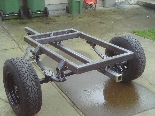 a small trailer with two wheels on the ground