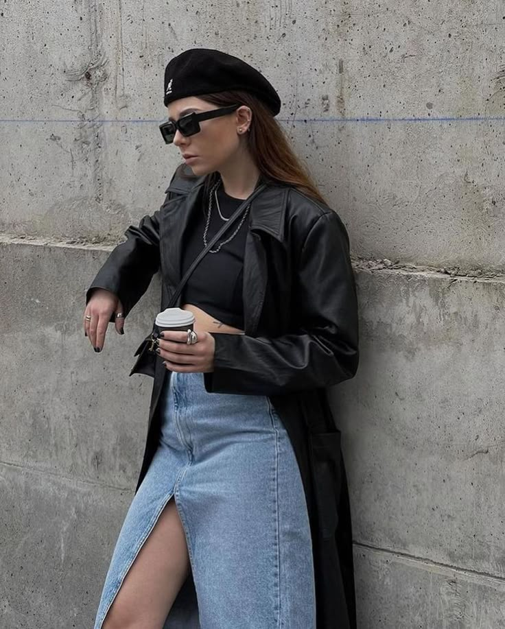 Kangol Beret Outfit, Black Beret Outfit, Flat Cap Outfit, Hk Outfit, Kangol Caps, Beret Outfit, Black Beret, Cap Outfit, Black Leather Coat