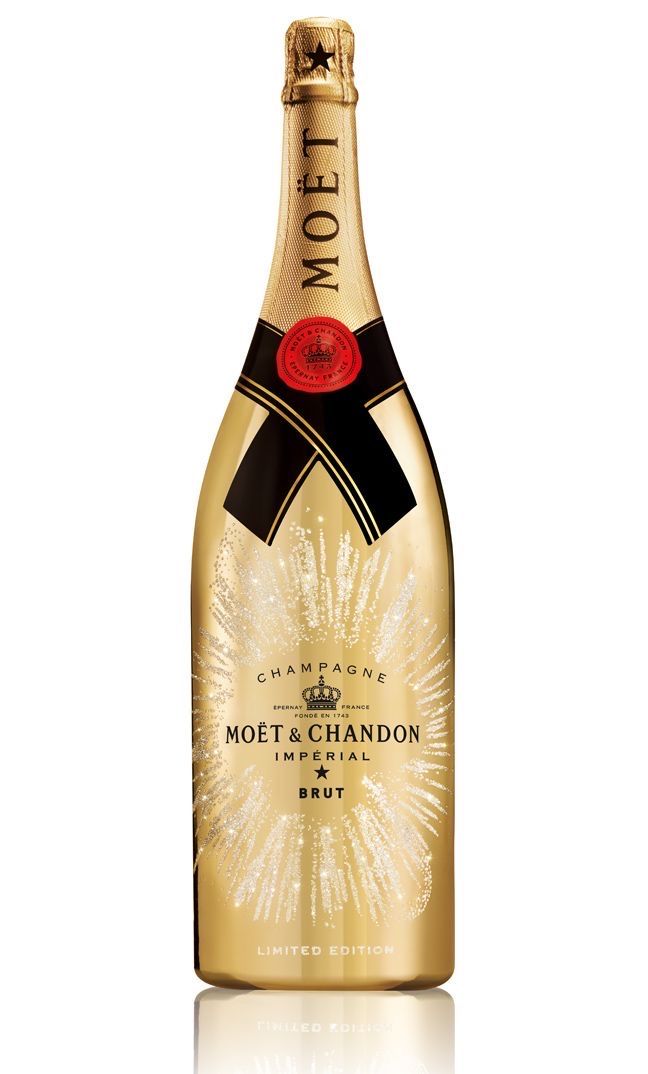 a bottle of champagne is shown on a white background with the words moet - chandon