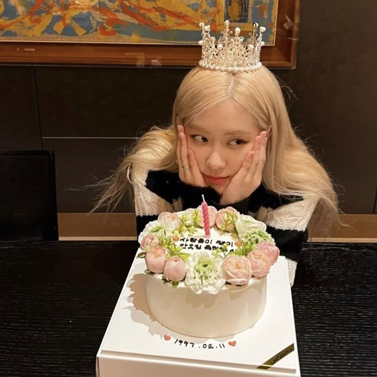 Bday Poses, Cute Birthday Pictures, Rose Bp, Birthday Pics, Rosie Posie, Blackpink Icons, Birthday Inspo, Rose Blackpink, Roseanne Park