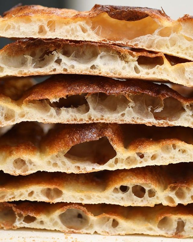 Schiacciata: a Crunchy and Super Fast Focaccia - La Cucina Italiana Romans Pizza, Focaccia Bread Recipe, Pizza Bianca, Focaccia Recipe, Focaccia Bread, Pan Pizza, Homemade Jam, Sourdough Recipes, Pizza Bread