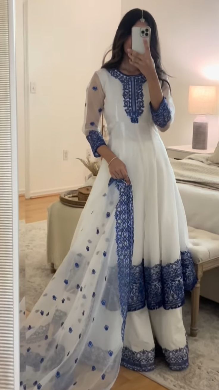 Desi Dress, Trendy Outfits Indian, Pani Puri, Desi Wear, Gaun Fashion, Traditional Indian Dress, Casual Indian Fashion, Desi Fashion Casual, Pakistani Fancy Dresses