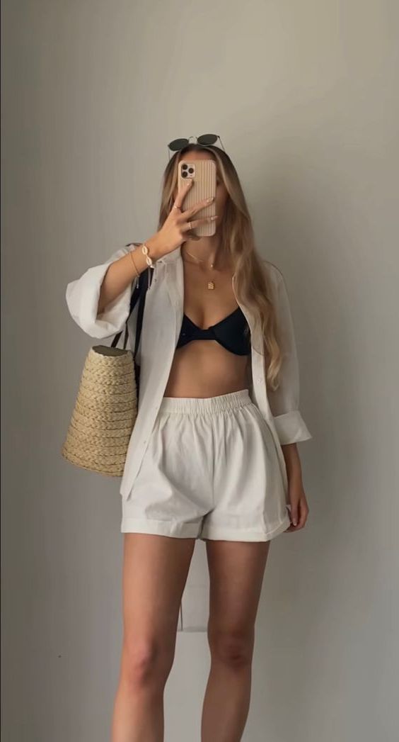 Travel Beach Outfit, Outfit Inspo Hawaii, Summer Beach Holiday Outfits, Siargao Outfit Ideas, Basic Beach Outfit, Outfit Ideas For Summer Vacations, Outfit For Thailand Trip, Beach Asthetics Outfit, Casual Cruise Outfit Ideas