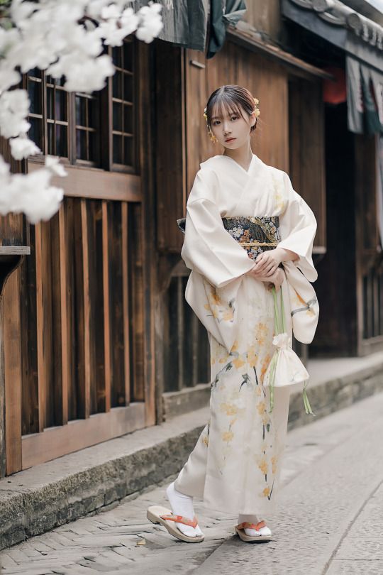 Japanese Traditional Clothes, Beautiful Kimonos, Game Dresses, Asian Outfits, Retro Outfits, Japanese Fashion, Kimonos, Asian Fashion, Japanese Traditional