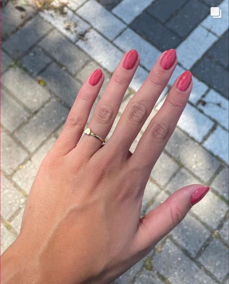 Pale Hands Nails, Gel Nails For Pale Skin, Pale Skin Nail Color, Nails For Pale Hands, Nail Polish For Pale Skin, Round Pink Nails, Nails Pale Skin, Nails For Pale Skin, Cute Nail Colors