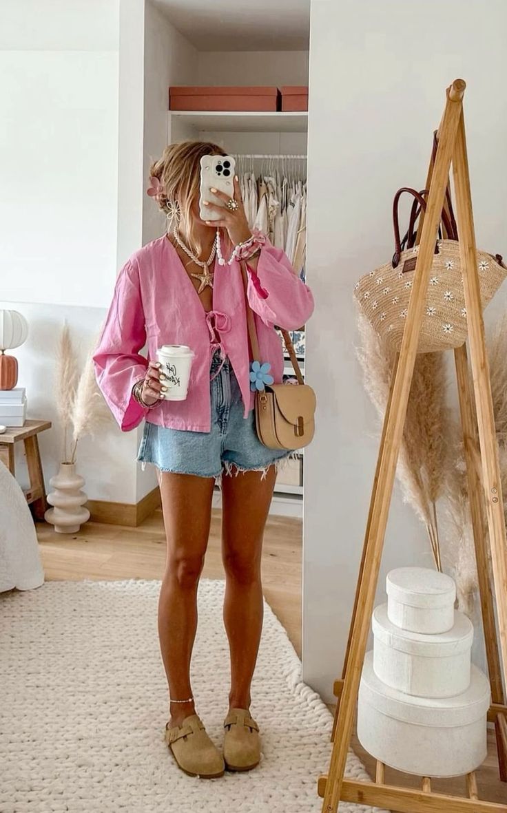 Anthropologie Outfits Inspiration, Outfits Verano Aesthetic, Vogue Pink, Chanel Vogue, Layout Aesthetic, Thailand Outfit, Portuguese Style, Look Boho Chic, Hawaii Outfits