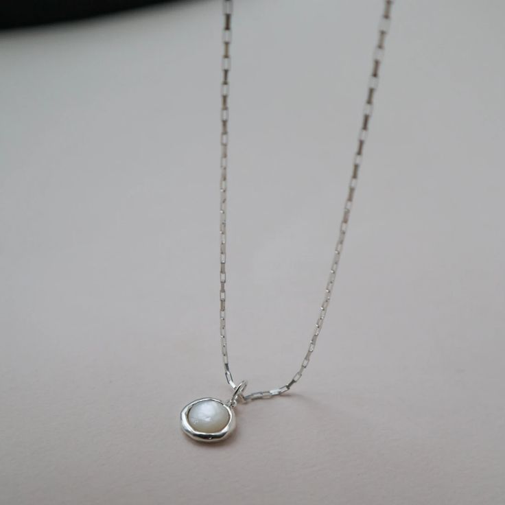 Sigrid' Shell Necklace Minimalist Necklace Silver, Liquid Silver, Dope Jewelry, Everyday Necklace, Jewelry Lookbook, Shell Necklace, Sterling Silver Necklace Pendants, Shell Necklaces, Jewelry Inspo