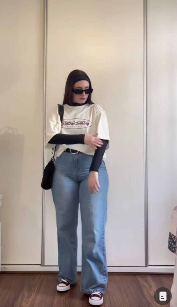 Plus Size Streetwear Jeans, Europe Aesthetic Outfit Plus Size, Baddie First Date Outfit, Winter T Shirt Outfit, 90s Style Plus Size, Outfits For College Plus Size, Plus Size Outfit Ideas Winter, Nyc Outfits Plus Size, Curvy Women Winter Outfits