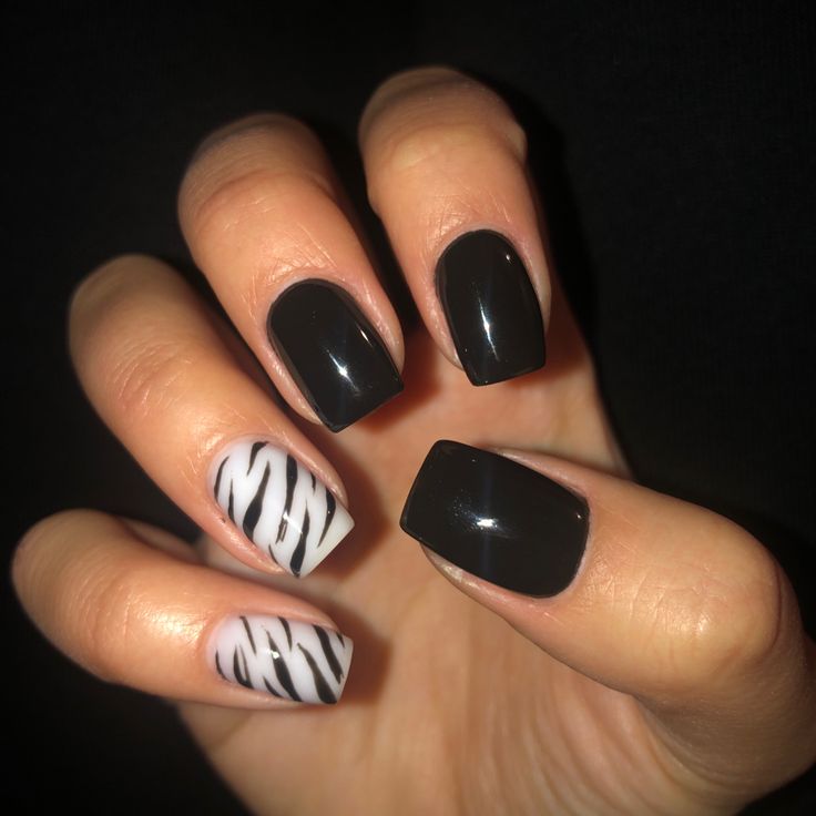 #nails #design #black #square #nailsideas #trendy #2021 #nailstagram #nailsonfleek #nailartideas #zebra #milkynails Zebra Print Gel Nails, Zebra Nails Animal Prints, Safari Nails Designs, Black Zebra Nails, Nails Design Black, Zebra Stripe Nails, Black Sparkle Nails, Nicki Concert, Safari Nails