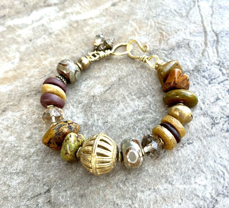 Tribal Boho Bracelet Eyed Agate Howlite African Ethnic Glass Trade Wax Brass Bead Styles, Bracelet Inspiration, Wrist Candy, Boho Chic Jewelry, Red Necklace, Turquoise Howlite, Jewelry Antique, Boho Bracelet, Cool Jewelry