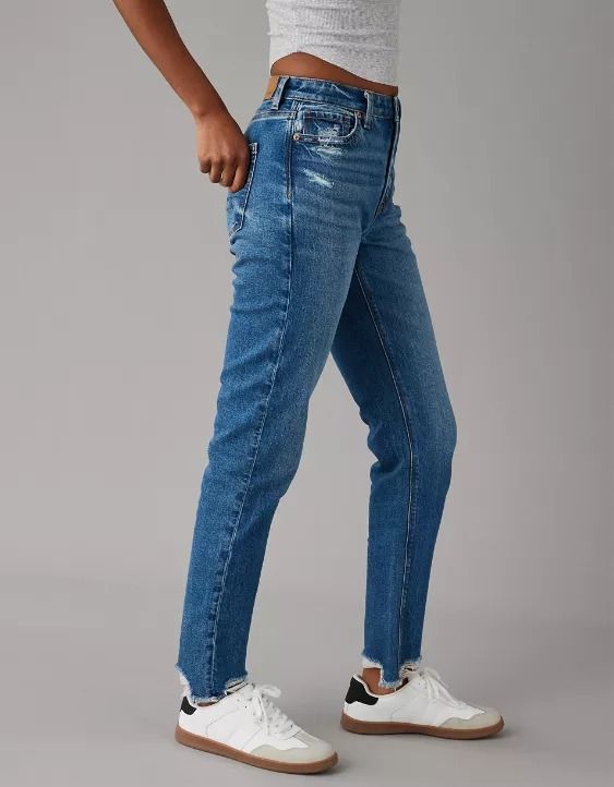 AE Strigid Mom Jean Casual Mom Style, American Eagle Outfits, Winter Styles, Soft Autumn, High Waisted Mom Jeans, Mom Jean, Soft Natural, American Eagle Jeans, Mid Rise Jeans