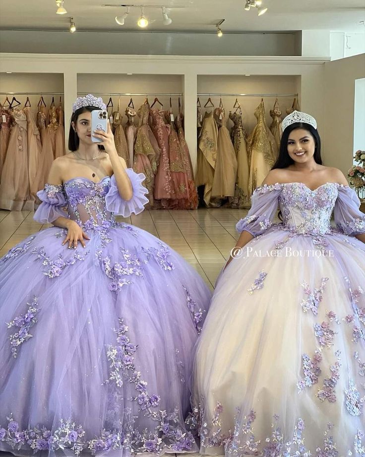 Purple And White Sweet 16 Dresses, White And Purple Quince Dress, Repunzel Quince Theme Dress, Tangled Prom Dress, Tangled Quinceanera Dress, Quinceanera Lavender, Purple Princess Aesthetic, Rapunzel Quinceanera, Tangled Quince