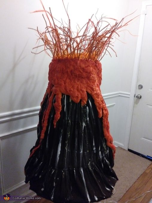 there is a plastic bag that has been made to look like a planter with orange and black yarn on it