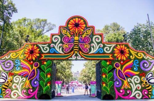 an elaborately decorated entrance to a park