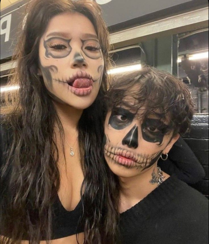 Couple Halloween Costumes Skeleton, Couples Makeup Halloween, Couples Skeleton Makeup, Couples Skull Makeup, Halloween Couple Makeup Ideas, Couple Skeleton Makeup, Skull Makeup Couple, Skull Costume Women, Skeleton Makeup Men