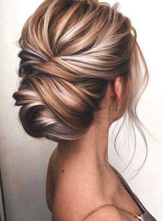 Sanggul Modern, Formal Hairstyles For Short Hair, French Twist Updo, Blonde Updo, Granny Hair, Updo Styles, Low Bun, Penteado Cabelo Curto, Wedding Hairstyle