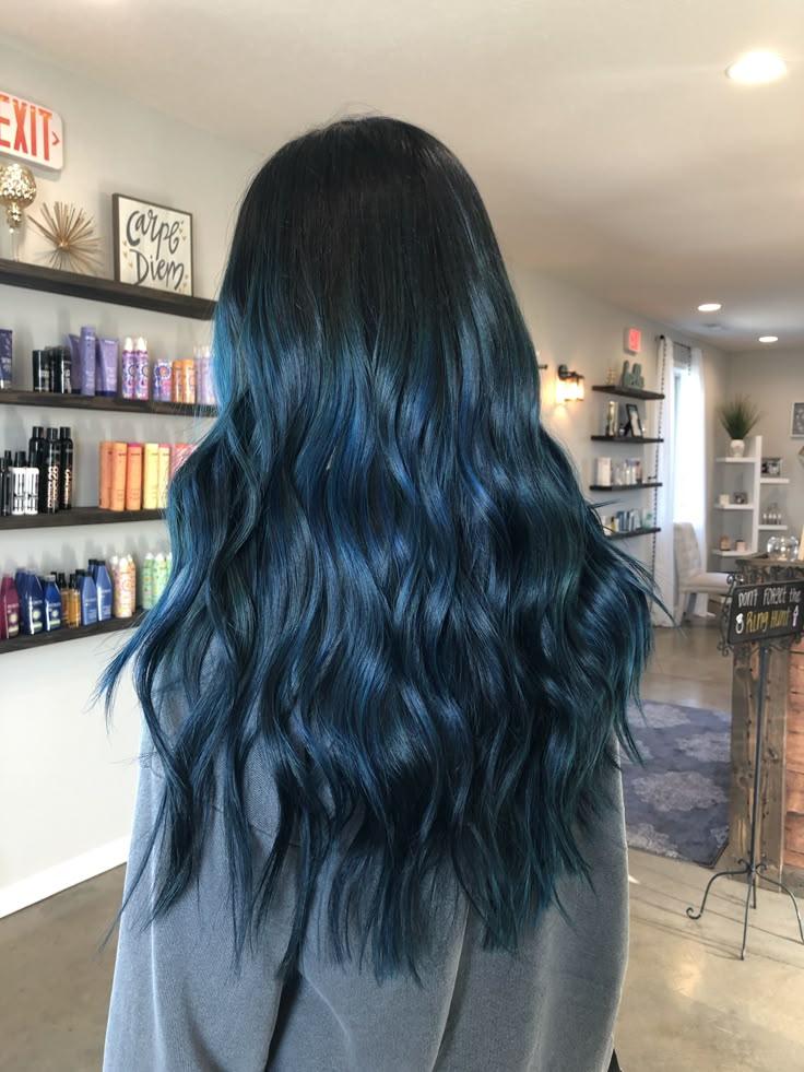 Black roots with blue at the ends Half Dark Blue Half Black Hair, Blue Ends On Brown Hair, Black Hair With Blue Ends, Dark Roots Blue Hair, Blue Hair With Black Roots, Blue Hair With Brown Roots, Dark Root Blue Hair, Blue Hair Ends, Blue Hair Dark Roots