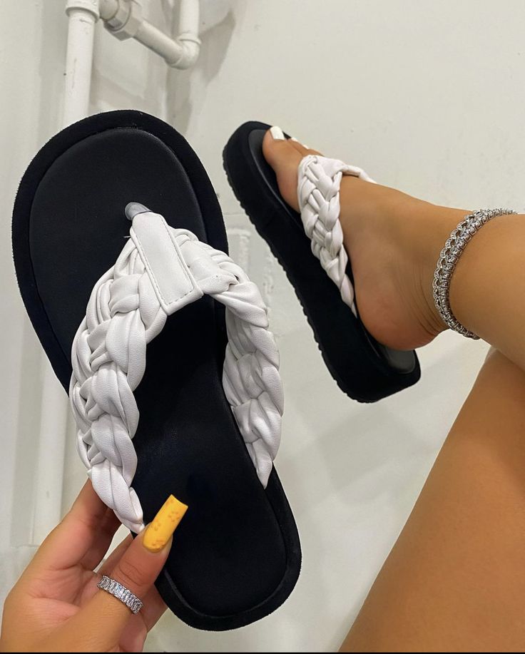 Simple Slippers For Women, Fancy Slippers, Trendy Slippers, Fancy Sandals, Women Slippers Fashion, Pretty Sandals, Pretty Shoes Sneakers, Fashion Shoes Heels, Cute Shoes Heels