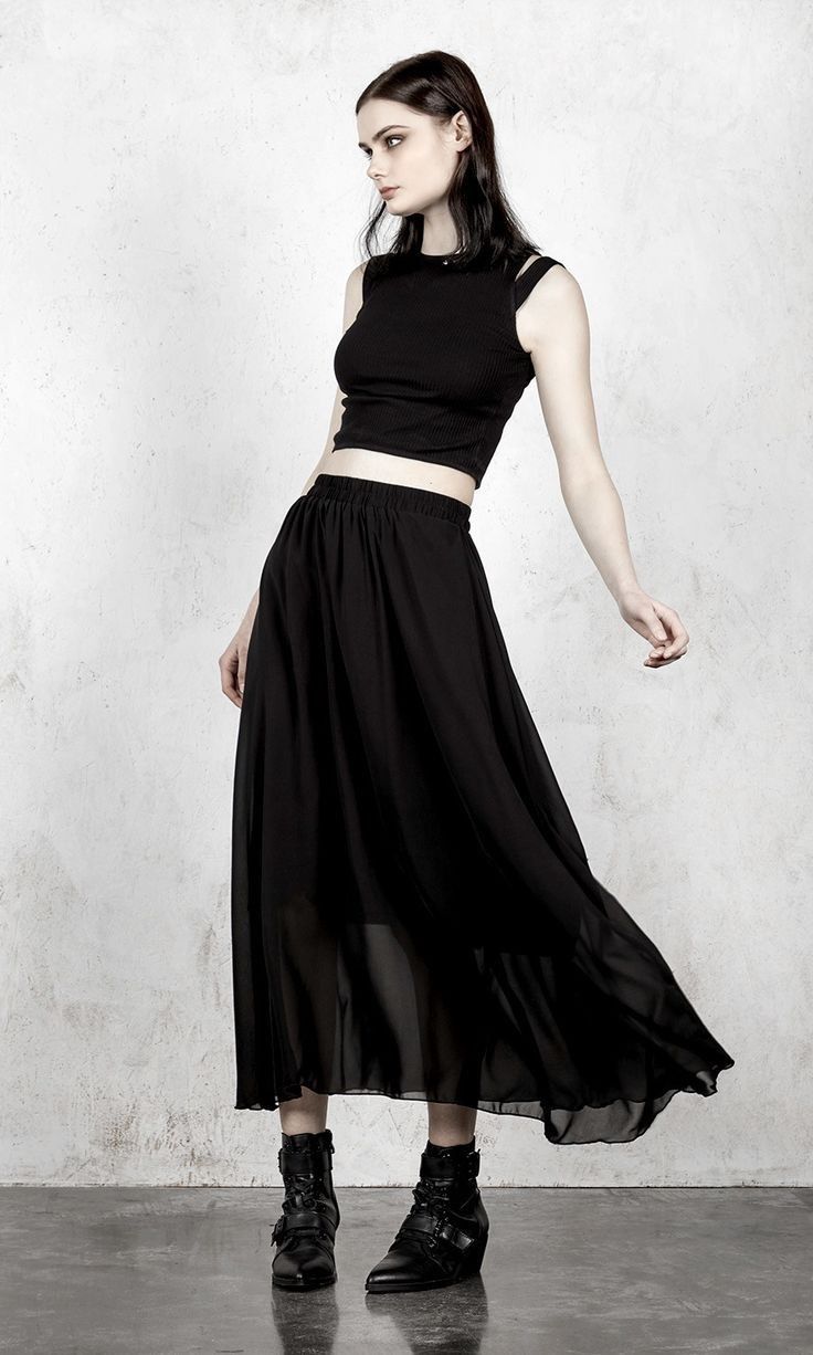 Long Black Skirt Outfit, Black Maxi Skirt Outfit, Black Skirt Outfit, Layered Maxi Skirt, Goth Skirt, Black Skirt Outfits, Long Skirt Outfits, Maxi Skirt Outfits, Black Maxi Skirt