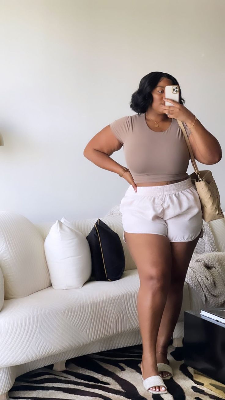 Dark Skin Outfit Women, Plus Size Summer Outfits Casual Comfy, Cute Summer Outfits Plus Size Casual, Chill Baddie Outfits Summer Plus Size, Curvy Girl Outfits Summer Black Women, Comfy Clothes Aesthetic Plus Size, Baddie Plus Size Outfits Summer, Insta Inspo Plus Size, Clean Girl Aesthetic Outfits Plus Size