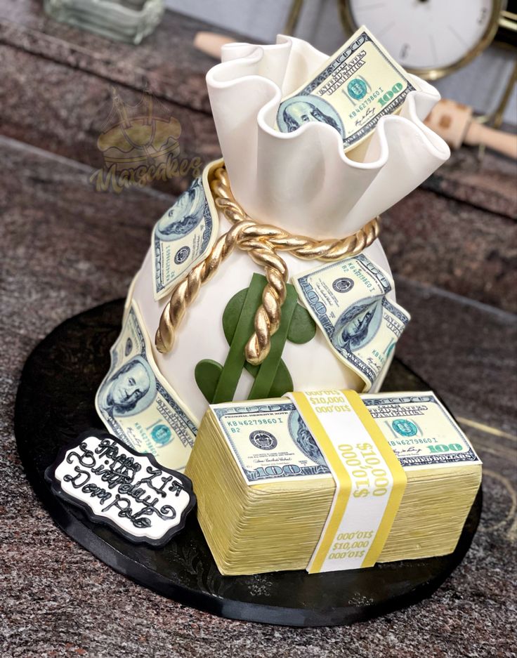 Money cake, money bag cake Money Birthday Cake, Surprise Birthday Decorations, Rich Cake, Money Cake, Birthday Cake For Him, Simple Birthday Decorations, Elegant Birthday Cakes, Adult Birthday Cakes, Party Themes For Boys