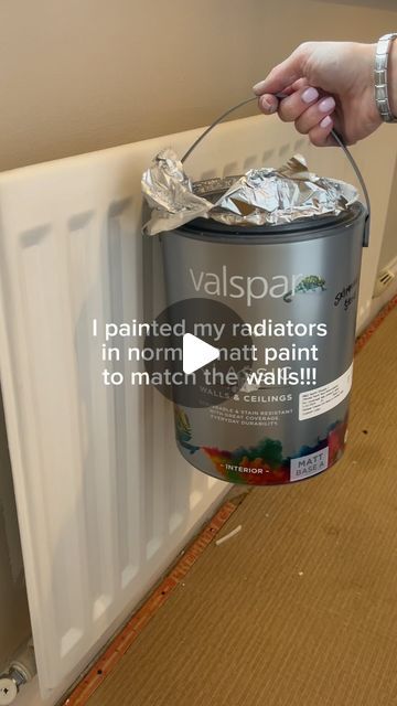 a person is holding a paint bucket with foil on it and the words valsbar painted in white