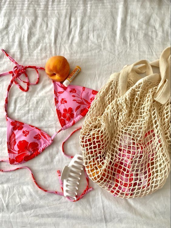 Photo Ete Aesthetic, Summer Essentials Aesthetic, Summer Feeling Aesthetic, Verano Aesthetic, Coconut Girl Clothes, Aesthetic Bikinis, Summer Vacation Essentials, Summertime Aesthetic, Aesthetic Coconut Girl