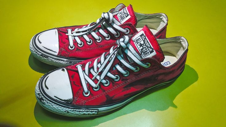 Converse Custom Art, Drawing On Shoes Ideas, Cartoon Converse, Converse Cartoon, Pop Art Costume, Custom Sneakers Diy, Converse Custom, Custom Shoes Diy, Diy Sneakers