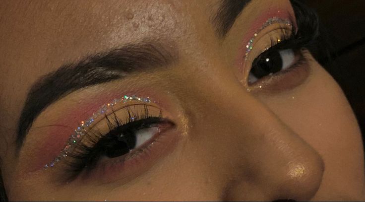 Pink Cut Crease, Grad Hairstyles, Cut Crease, Pink Nails, Light Pink, Hairstyles, Nails, Hair Styles, Pink