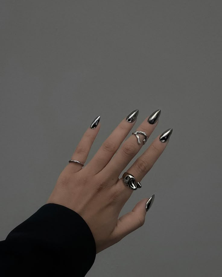 Nails Rings Aesthetic, Nail Piercing Acrylic, Dark Silver Aesthetic, Techno Nails, Silver And Black Nails, Streetwear Nails, Nails Metal, Vampy Nails, Witchy Nails