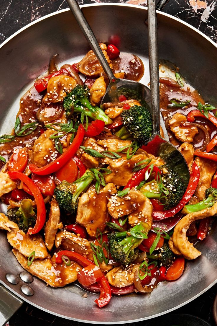 a stir fry with chicken, broccoli and peppers