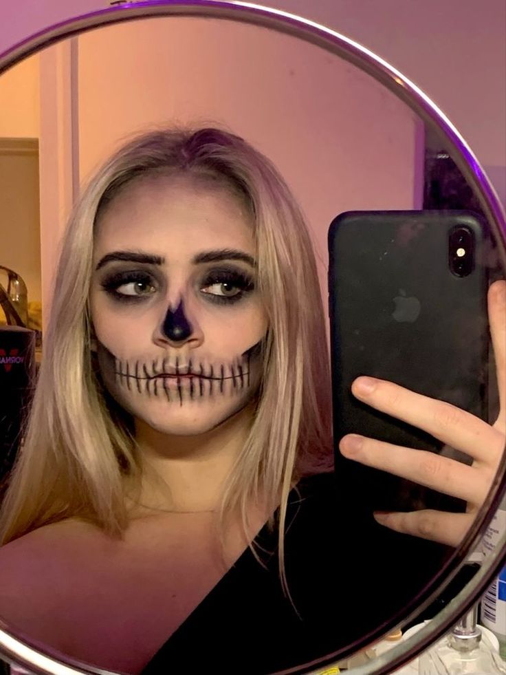 Skeleton Makeup And Costume, Halloween Makeup Looks Full Face, Skeleton Makeup Halloween Costume, Holloween Costume Ideas Skeleton, Skeleton Face Halloween, Tiktok Halloween Makeup, Halloween Makeup Ideas Skeleton, Skull Costume Makeup, Womens Skeleton Costume Make Up