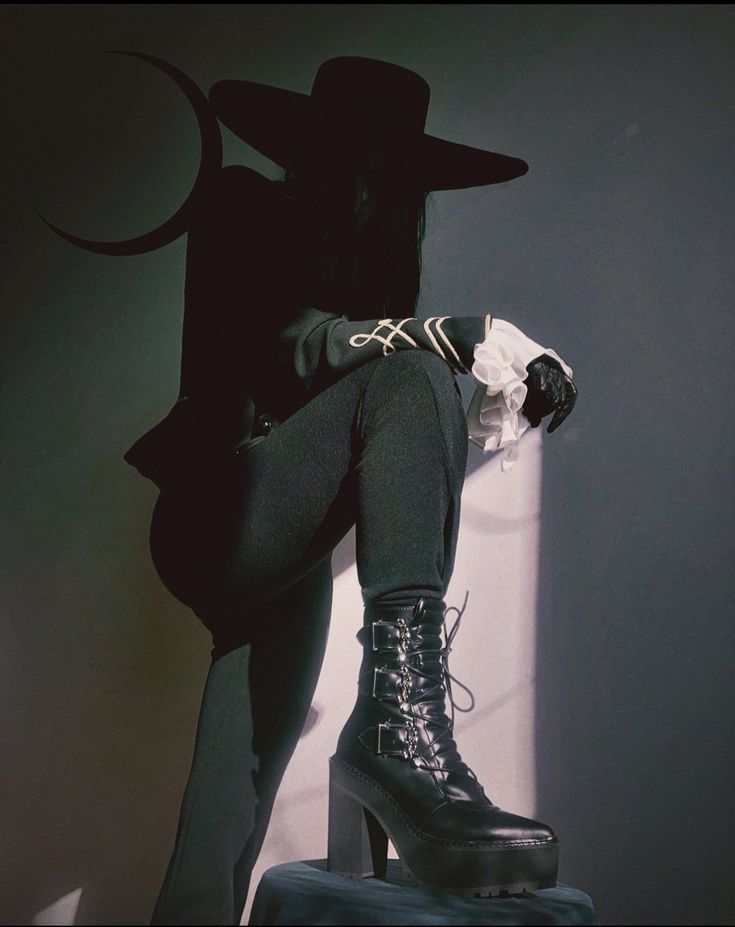 Naya Kotko, Dark Witchcore, Dark Cowboy, Alt Culture, Goth Inspiration, Cowboy Character, Goth Cowboy, Western Witch, Witchcore Aesthetic