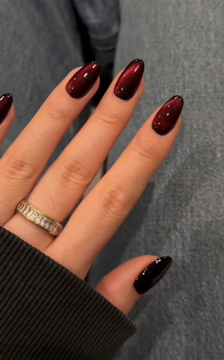 Dark Nail Asthetics, Wine Nails Short, Red Dark Nails, Red Wine Nails Design, Dark Red Christmas Nails, Nails Inspiration Christmas, Ora Nails, Korean Nail Designs, Classy Winter Nails