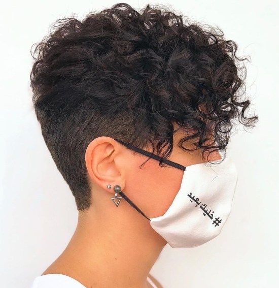 Short Shaved Back Hairstyle for Curly Hair Shaved Side Haircut, Pixie Wedding Hair, Side Haircut, Curly Cuts, Shaved Pixie, Curly Pixie Hairstyles, Short Shaved Hairstyles, Curly Pixie Haircuts, Shaved Hair Designs