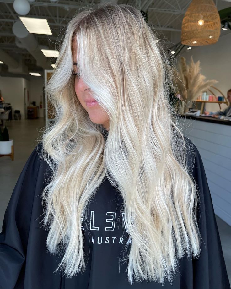 Very Bright Blonde Hair, Really Blonde Hair Highlights, Blonde Hair Color Ideas Bright, Creamy Cool Blonde Hair, Blonde Hair Inspiration With Money Piece, Bright Blonde Root Tap, Bright Blonde Highlights With Dimension, Bright Blonde Hair With Dark Roots, Vanilla Blonde With Shadow Root