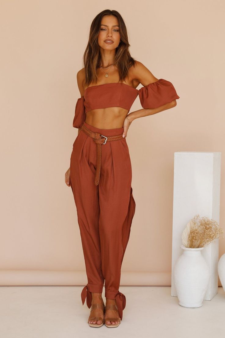 These are the BEST cute brown crop top outfits and crop top ideas for women, including crop top outfits summer and much more! These cute summer outfits 2022 trends women are great if you’re looking for fashion inspo for summer outfits for going out, or other dressy summer outfit ideas. Don’t miss out on these trendy casual summer outfits! Top Ideas For Women, Crop Top Outfits With Jeans, Top Outfits With Jeans, Cute Crop Top Outfits, Crop Top Ideas, Skirt And Top Sets, Crop Top Outfits Summer, Cropped Outfits, Outfits Aesthetic Summer