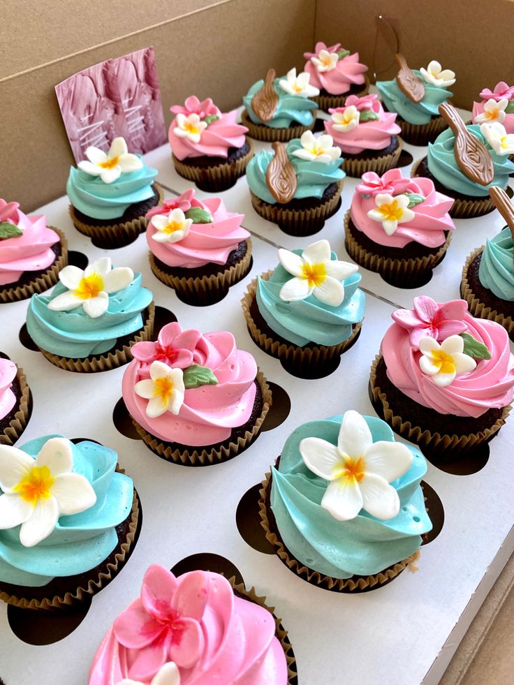 there are many cupcakes that have flowers on them