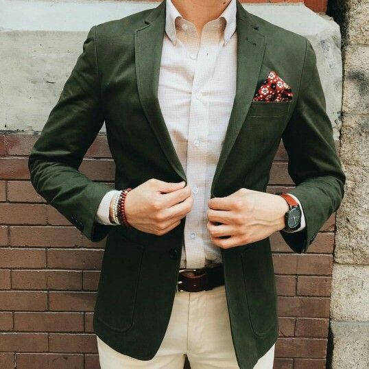 Green, beige and maroon Green Blazer Outfit, Green Suit Jacket, Olive Green Suit, Blazer Verde, Blazer Outfits Men, Outfit Blazer, Mens Fashion Blog, Blazer Outfit, Tan Pants