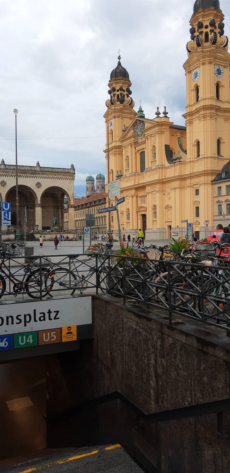 there are many bicycles parked in front of the building