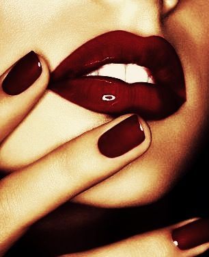 wedding guest chic <3 Dark Maroon Lipstick, Maroon Lips, Maroon Eyeshadow, Maroon Lipstick, Seductive Makeup, Deep Red Lips, Lipstick Dark Red, Burgundy Lips, Nails Dark