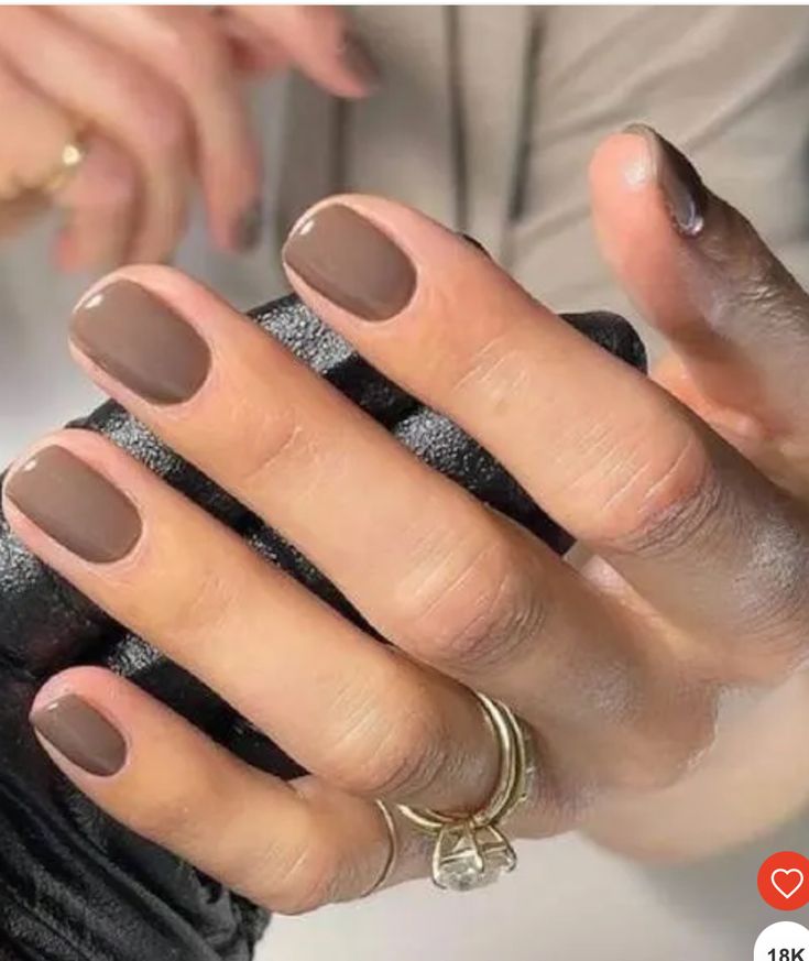 Fall Nail Ideas Natural Nails, Short Nails Gel Polish Classy, Matte Autumn Nails Short, Short Nails Ideas For Fall, Nude Fall Nails Short, Short Neutral Fall Nails, Short Classic Acrylic Nails, Fall Nude Nails 2024, Transitional Nail Color Summer To Fall