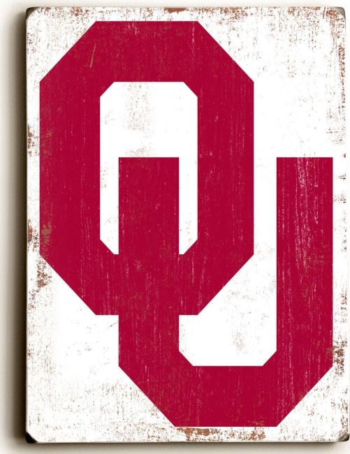 a red and white sign with the letter q in it's center on a wall