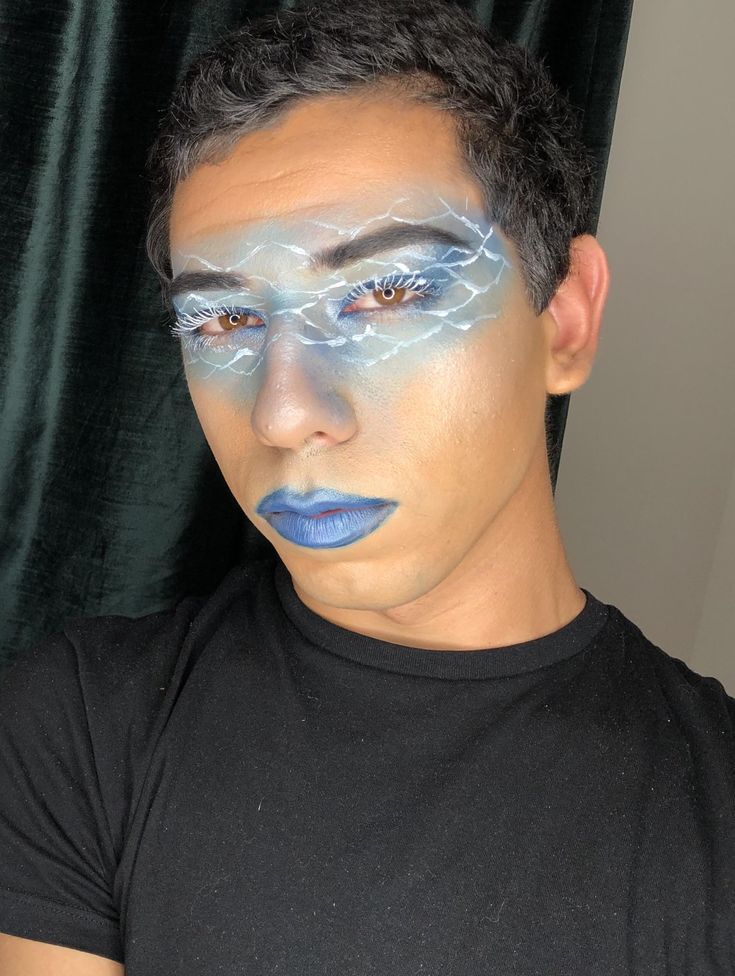 Sea Inspired Makeup, Water Makeup Element, Eel Makeup, Merman Makeup, Ocean Makeup Looks, Water Makeup Look, Water Inspired Makeup, Water Makeup Looks, Channel Makeup