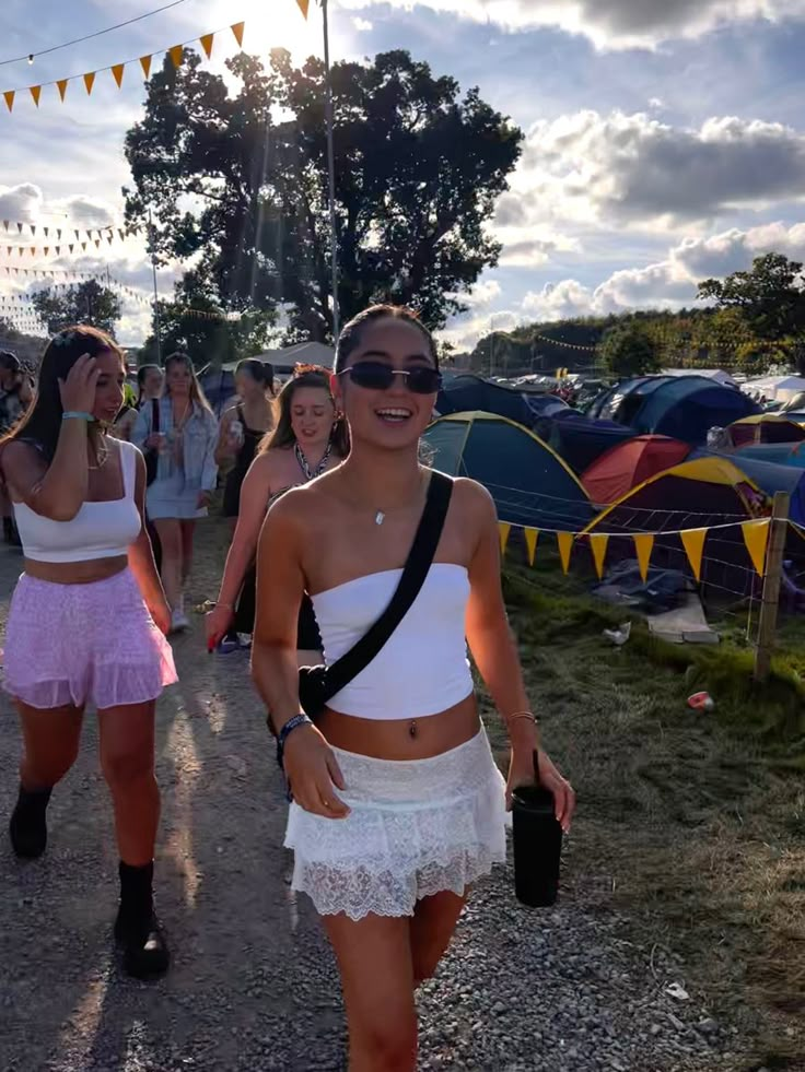 Festival Outfits Dr Martens, Laneway Festival Outfit 2025, Ellie Thumann Stagecoach, Sheer Top Festival Outfit, Boston Calling Festival Outfits, In It Together Festival Outfits, Rage Outfits Music Festivals, Sound Splash Festival Outfits, Daytime Festival Outfit